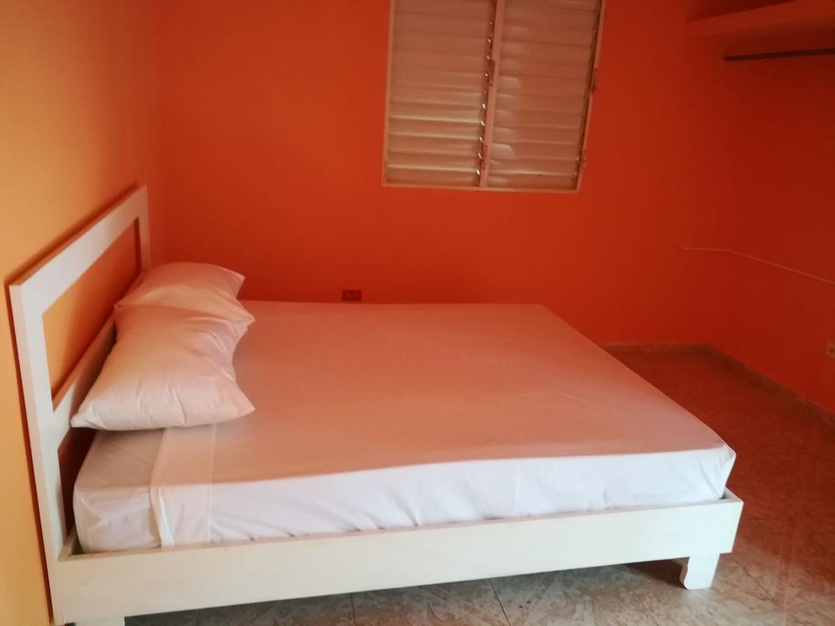 Luiggi Hostel Лас Терренас Экстерьер фото