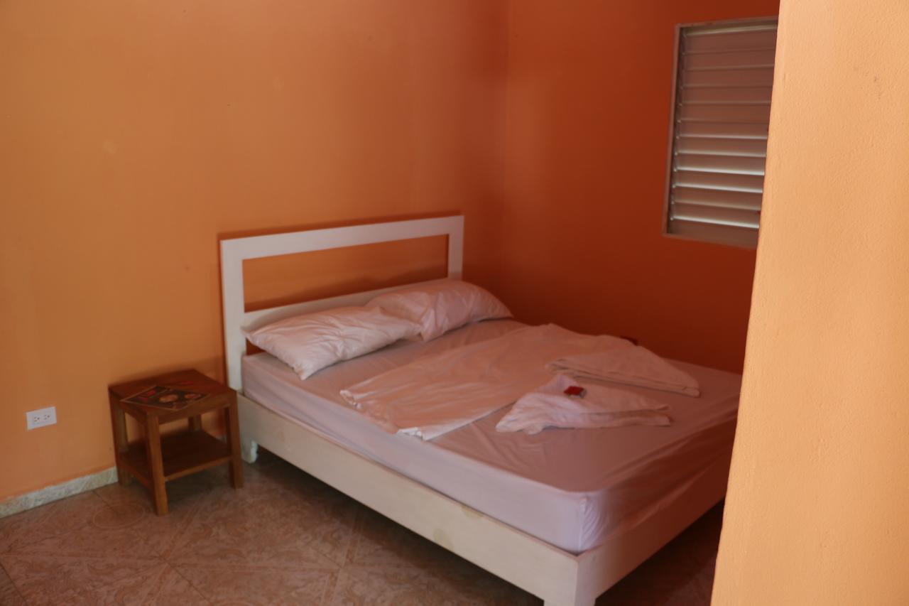 Luiggi Hostel Лас Терренас Экстерьер фото