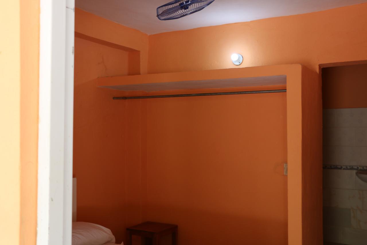 Luiggi Hostel Лас Терренас Экстерьер фото