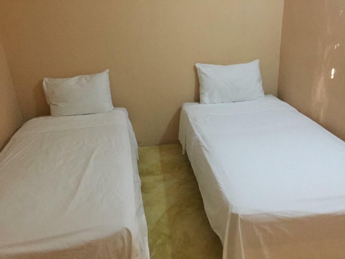 Luiggi Hostel Лас Терренас Экстерьер фото