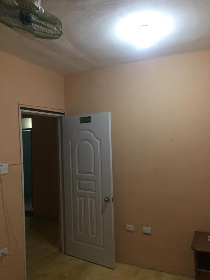 Luiggi Hostel Лас Терренас Экстерьер фото